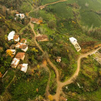 نه کوهِ فرشته نه شیطان!